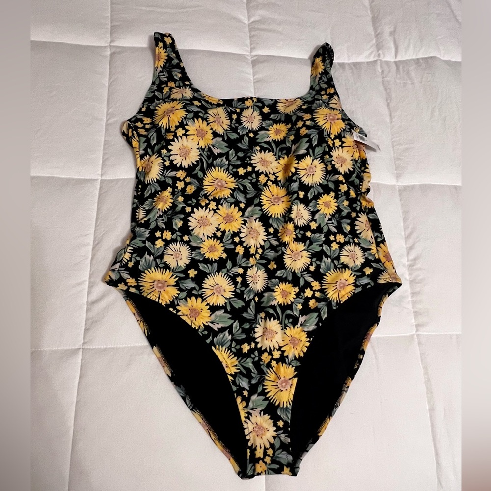 NWT Old Navy Size XXL Women’s Sunflower One Piece Swim Suit
